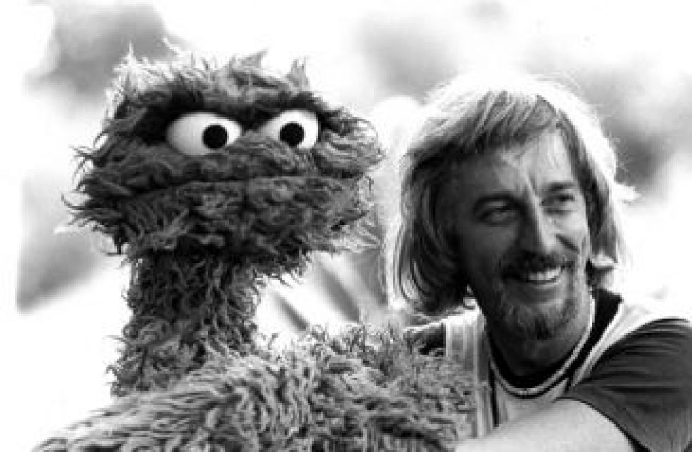 Caroll Spinney and Oscar the Grouch on the 1977 set of “Sesame Street&#039;s” Hawaiian episode